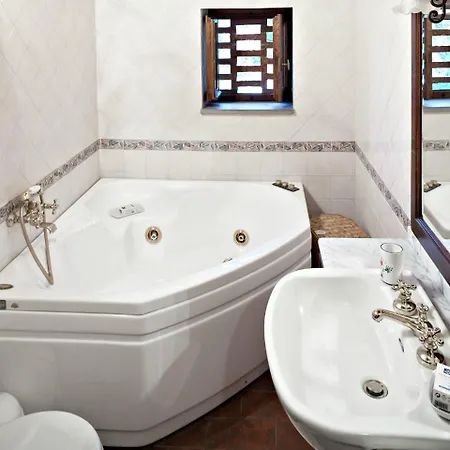Eleonora Villa *